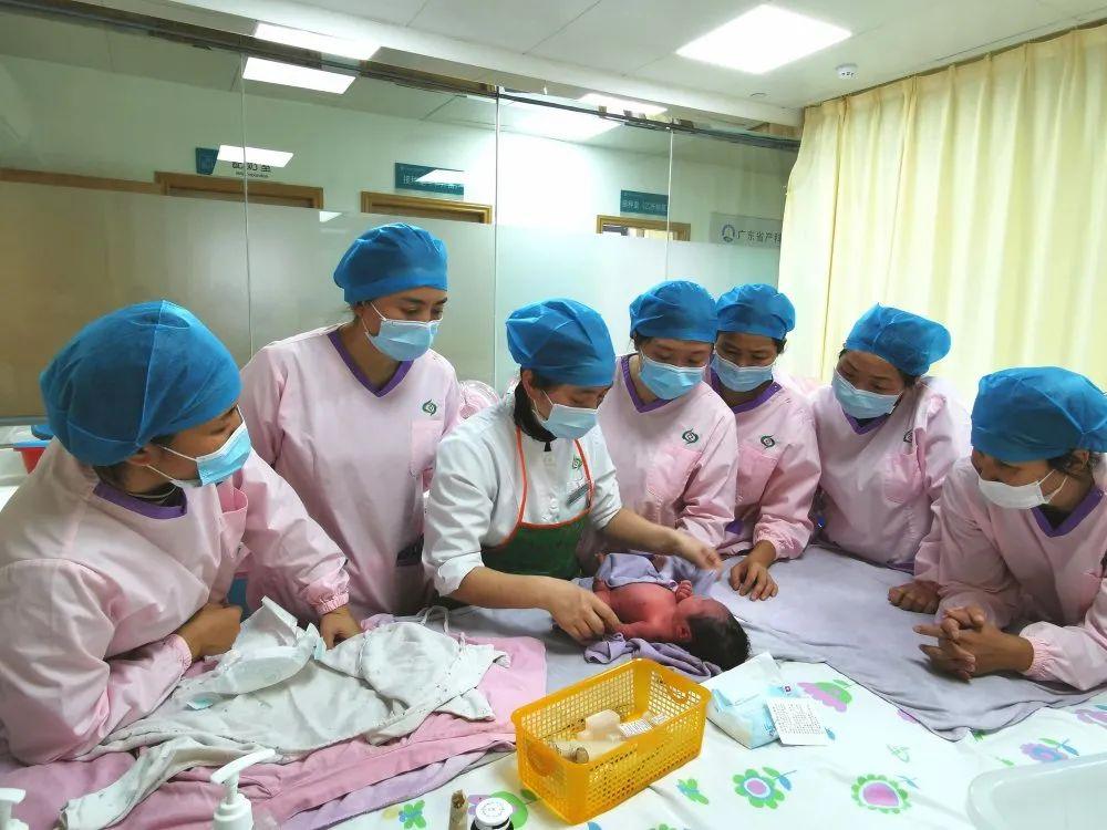 拉孜县妇婴监护型护送
